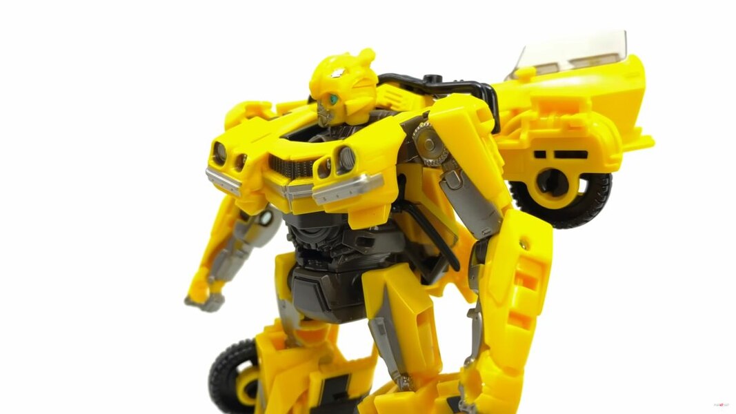 In Hand Image Of Transformers Rise Of The Beasts SS 100 Bumblebee  (34 of 44)